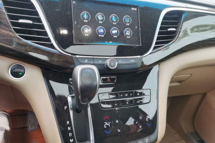 Used Buick GL8 2018 ES 28T Luxury Model China VI Standard Audio And AC Panel