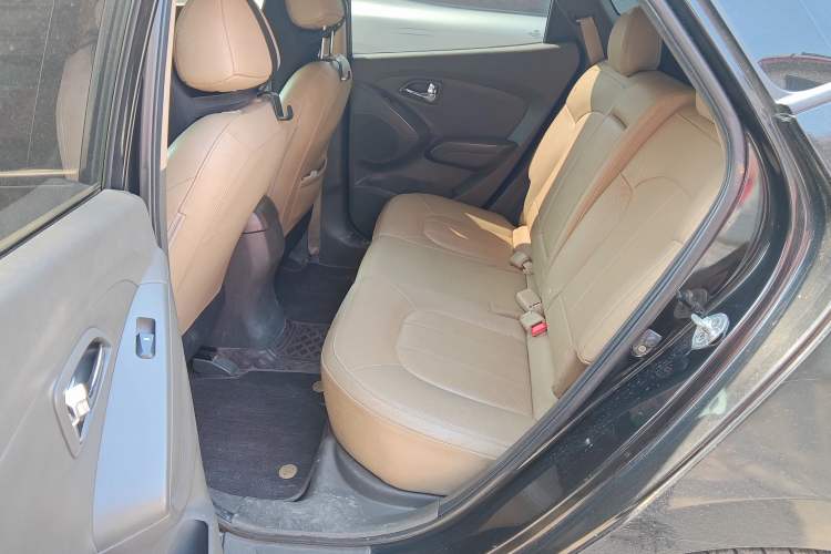 Used Hyundai ix35 2013 2.0L Automatic Two-Wheel Drive Smart GLS China IV Standard
