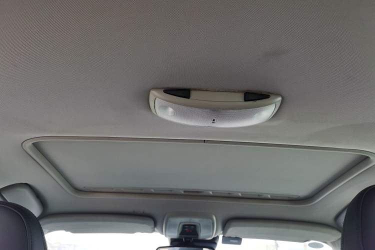 Used Volvo S60 2015 S60L 2.0T Zhiyuan Edition
