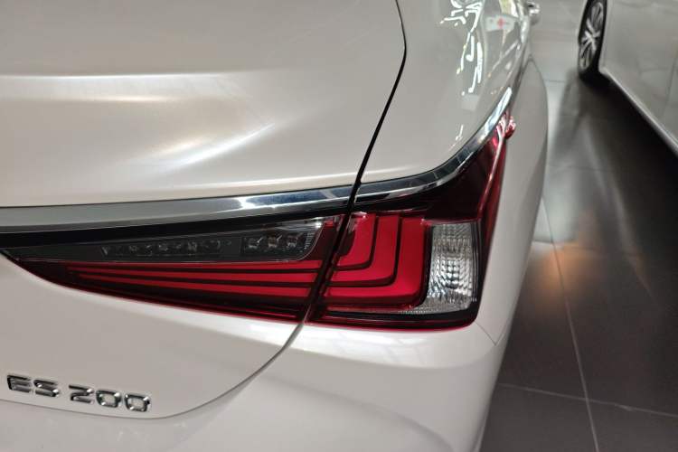 Used Lexus ES 2023 200 Excellence Edition Right Rear Taillight