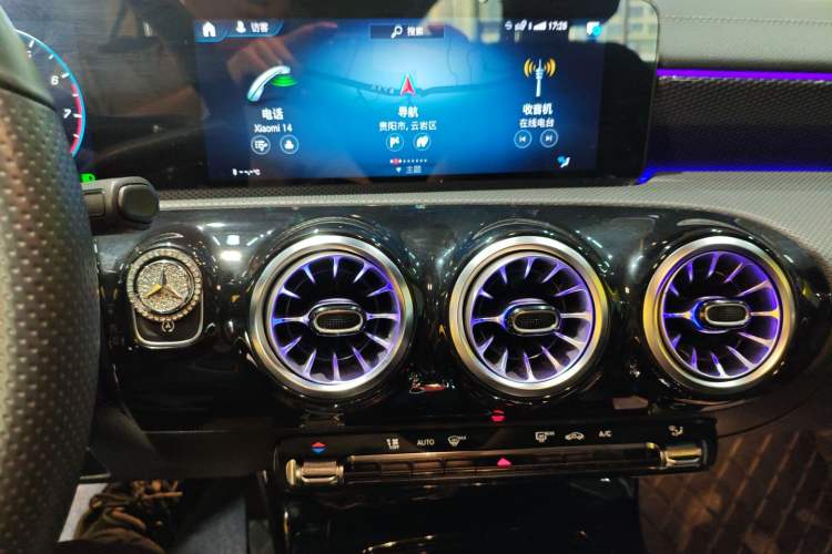 Used Mercedes-Benz A-Class 2022 Revised Version A 200 L Sport Sedan Fashionable Style Audio And AC Panel