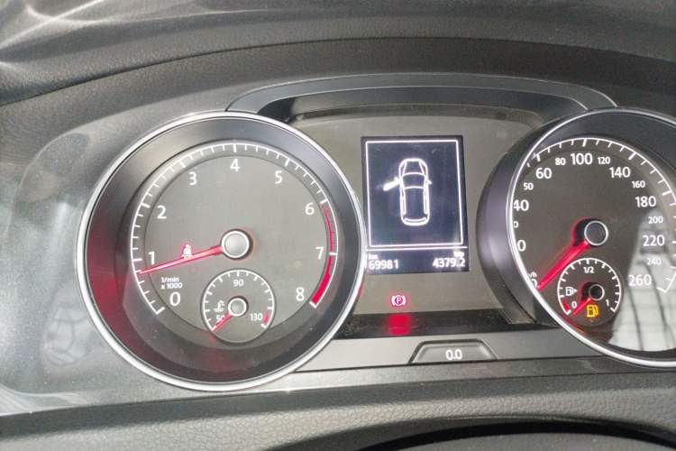 Used Volkswagen Golf 2017 230TSI Automatic Comfort Edition – Celebrating Milestone of One Million Units Instrument Cluster