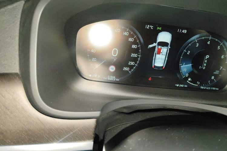 Used Volvo V90 2020 Facelifted Cross Country T5 AWD Zhiyuan Edition Odometer Close Up