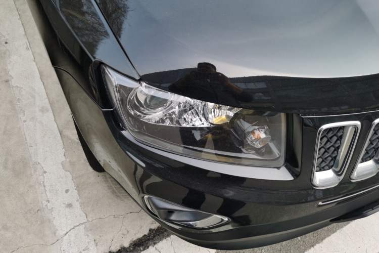 Used Jeep Compass 2014 Revised Version 2.4L Four-Wheel Drive Comfort Edition Right Front Headlight