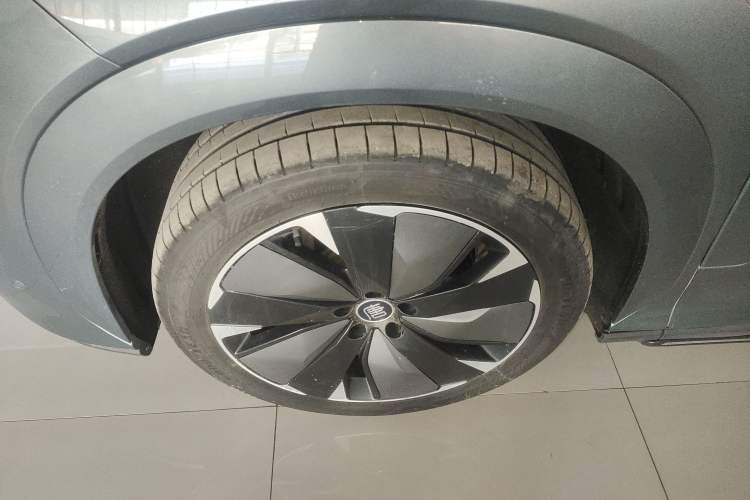 Used BYD Tang L 2025 DM 175KM Drone Player Edition Left Front Wheel Hub