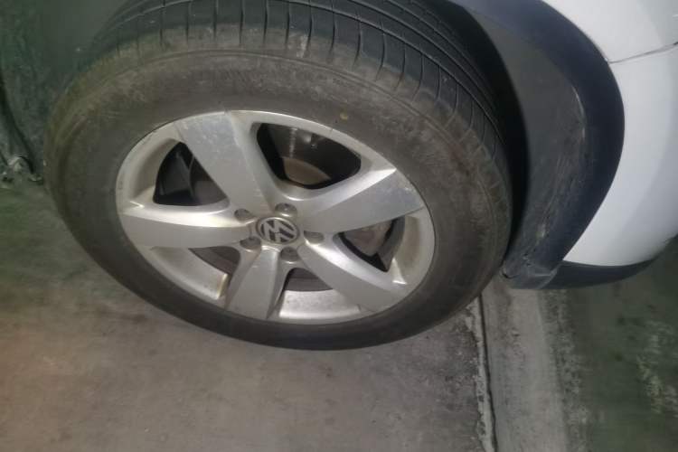 Used Volkswagen Tiguan 2013 1.8 TSI Automatic Two-Wheel Drive Comfort Edition Right Front Wheel Hub