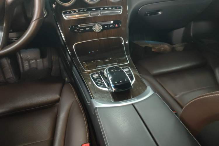 Used Mercedes-Benz GLC 2019 GLC 260 L 4MATIC Dynamic Model Gear Lever