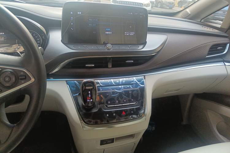 Used Buick GL8 2021 Land Cruiser Executive Class 652T Luxury Model Audio And AC Panel