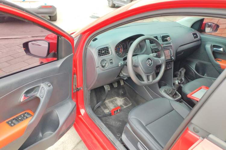 Used Volkswagen Polo 2014 1.6L Manual Comfort Edition
