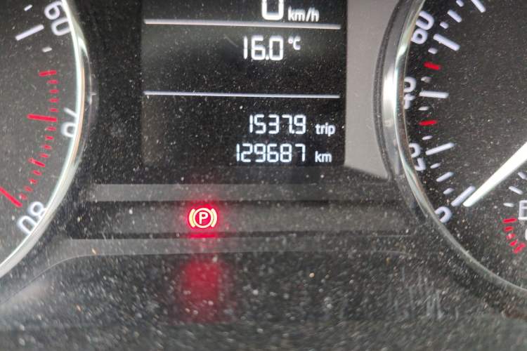 Used Skoda Octavia 2015 1.6L Automatic Yijie Edition Odometer Close Up