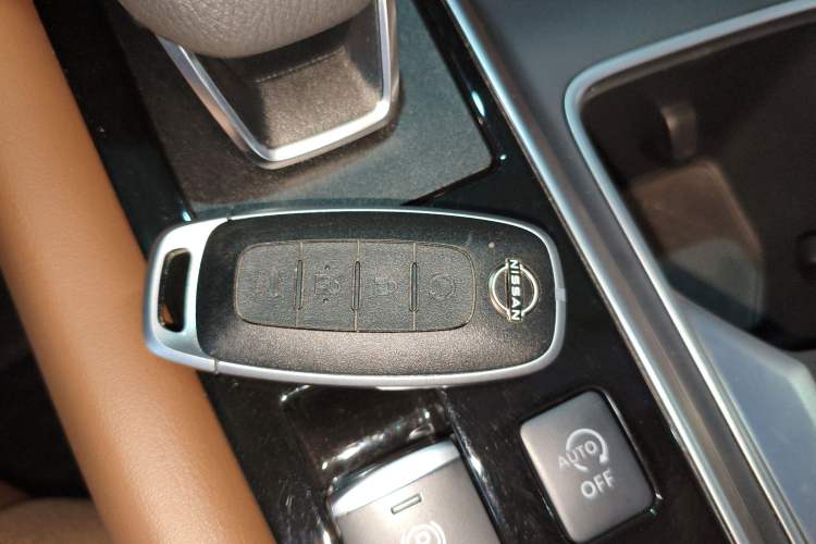 Used Nissan Pathfinder 2024 380 VC-TURBO Four-Wheel Drive Intelligent Driving Version 6 Seats Vehicle Key