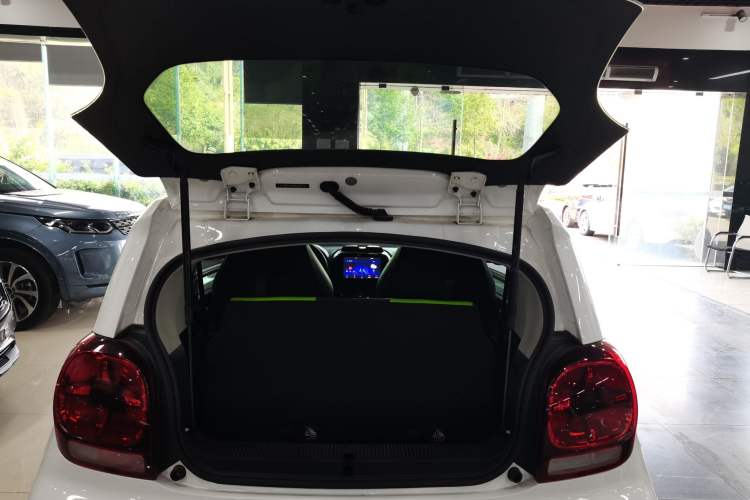 Used Roewe Clever 2021 302 km New Four-Seater Super-Efficient Version Trunk