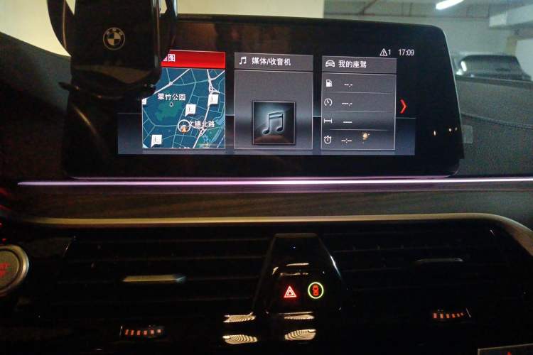 Used BMW 5 Series New Energy 2019 Updated 530Le Pioneer Edition Audio And AC Panel