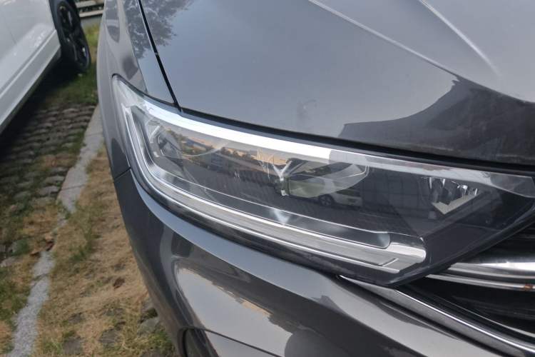 Used Volkswagen T-ROC 2025 Facelifted 300TSI DSG Two-Wheel-Drive Starlight Edition