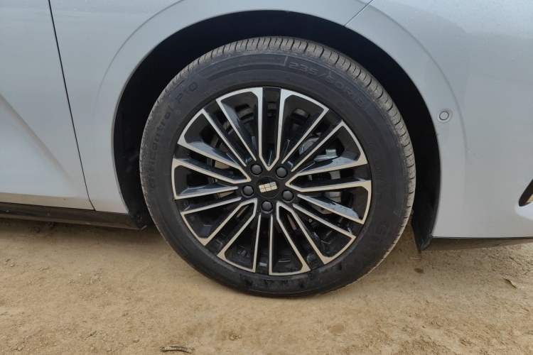 Used Geely Galaxy 8 2025 130km EM-i Deluxe Edition
