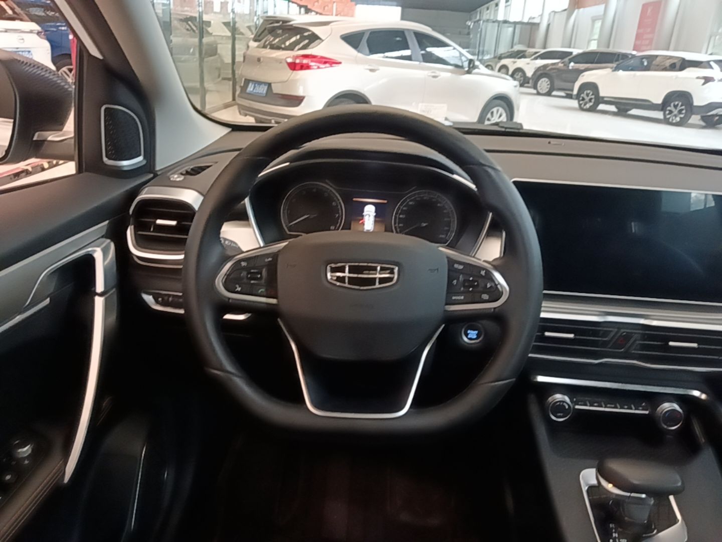 Geely Auto Coolray 2023 1.5T DCT Platinum Edition — снимка 13