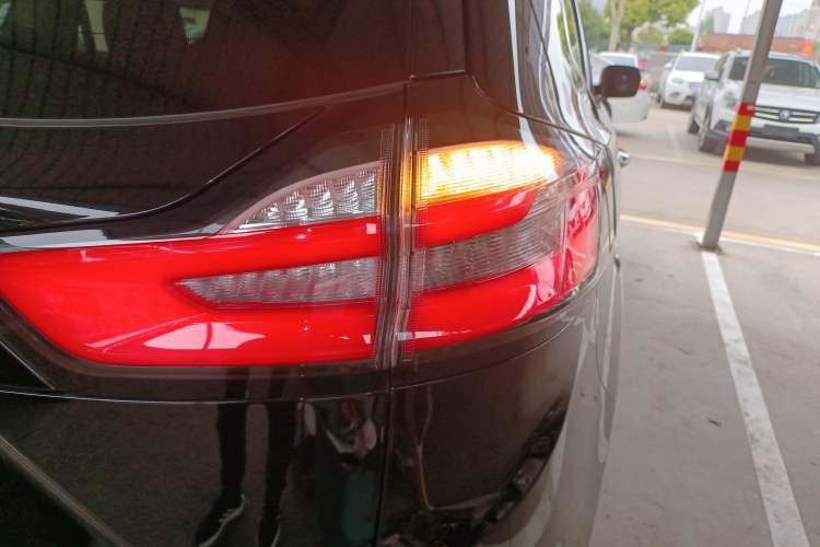 Used Ford Edge 2020 EcoBoost 245 Two-Wheel Drive Titanium 7-Seater Right Rear Taillight