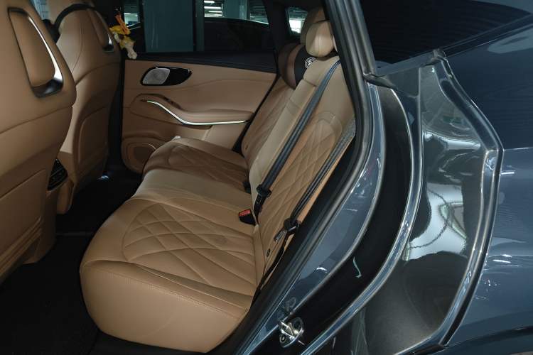 Used Rising R7 2024 Advanced Edition Interior 4