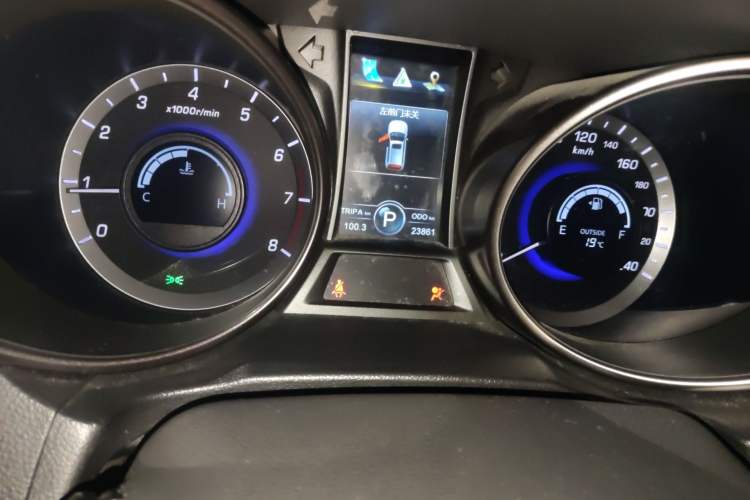 Used CHANGAN CS75 2016 1.8T Automatic Elite Model China V Standard Odometer Close Up