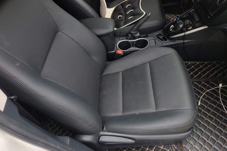 Used Toyota Levin Hybrid E+ 2019 1.8L PH GS E-CVT Elite Edition Right Front Seat