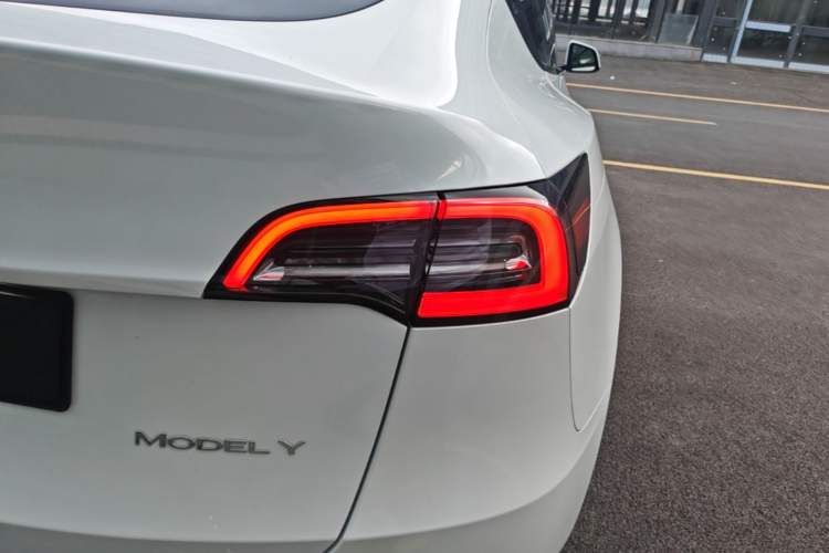 Used Tesla Model Y 2021 Long-Range All-Wheel-Drive Version