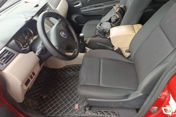 Used Venucia R50 2015 1.6L Manual Fashion Edition
