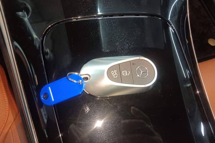 Used Mercedes-Benz GLC 2023 Facelift GLC 260 L 4MATIC Luxury Version 7-Seater
