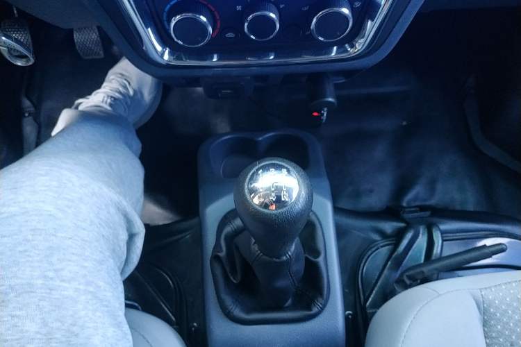 Used Jinbei Hiace X30 2021 1.5L Wealthy Single-Steaming Air-Conditioned Van China VI Standard SWC15M
