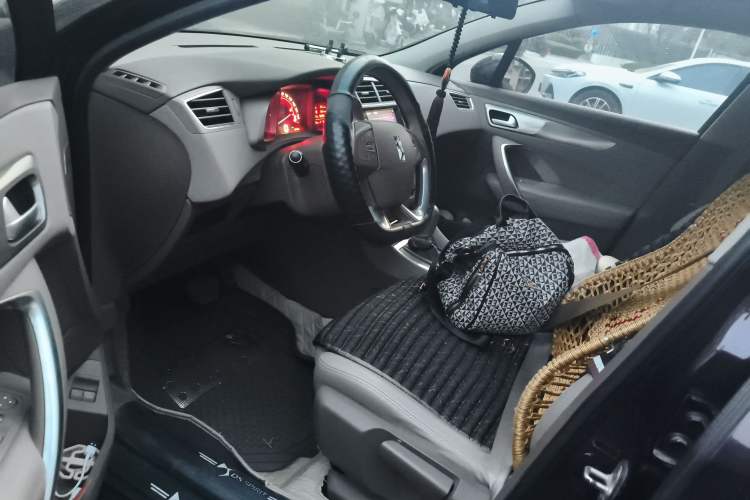 Used DS 5LS 2015 1.6T Comfort Edition THP160
