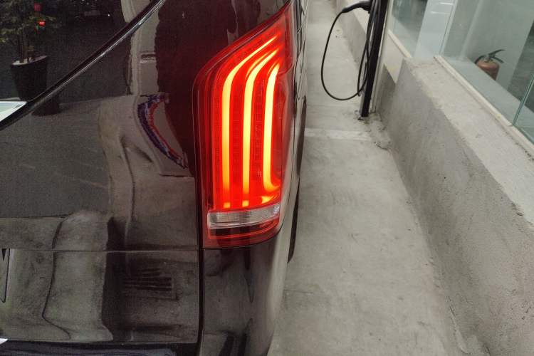 Used Mercedes-Benz V-Class 2020 V 260 Avantgarde Edition