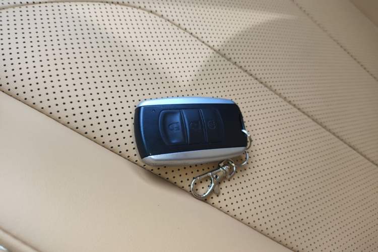 Used Dongfeng Fengon E380 2023 Standard Edition – Comfort Model 7 Seats
