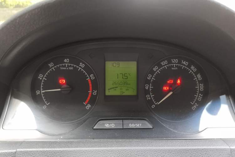 Used Skoda Rapid 2013 1.6L Manual Smart Selection Model
