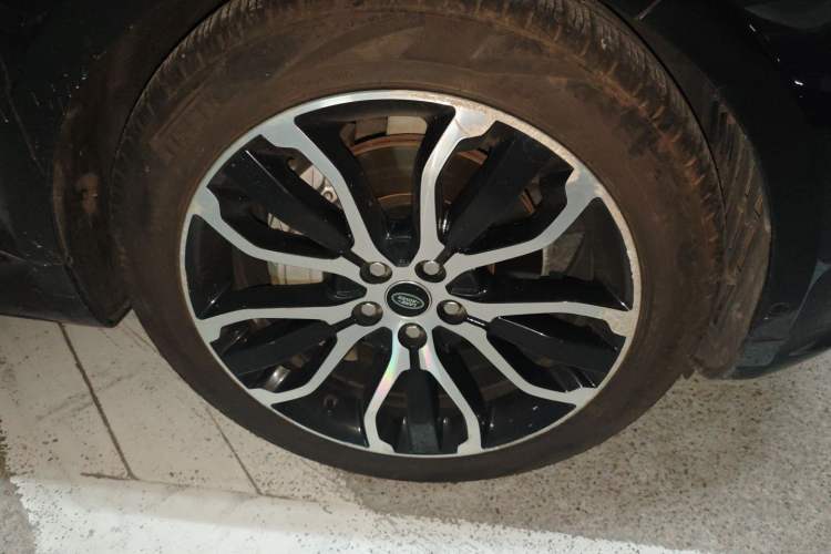 Used Land Rover Range Sport 2021 3.0 L6 YAO Black Edition Right Front Wheel Hub