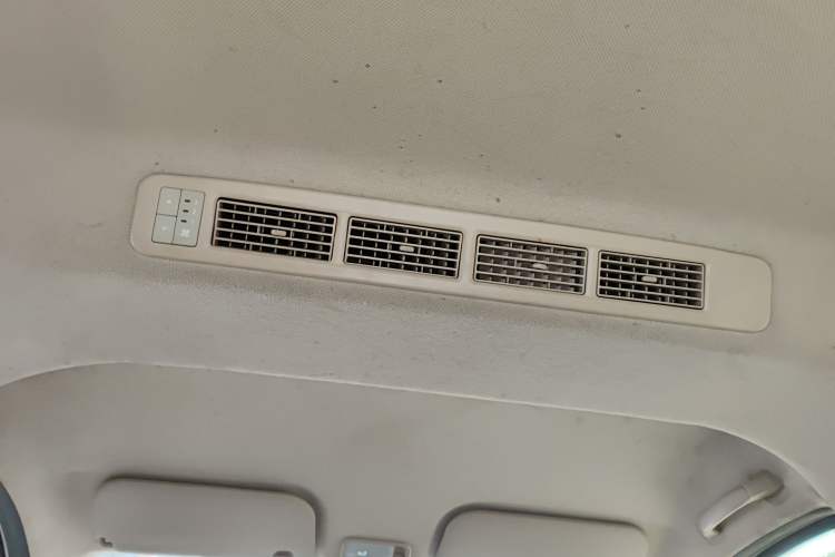 Used Wuling Rongguang V 2018 1.5L Standard Version
