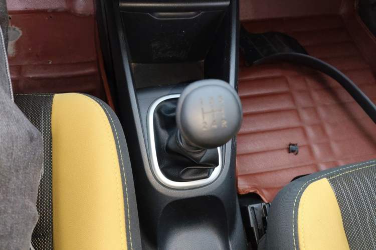 Used Venucia R50X 2013 1.6L Manual Model