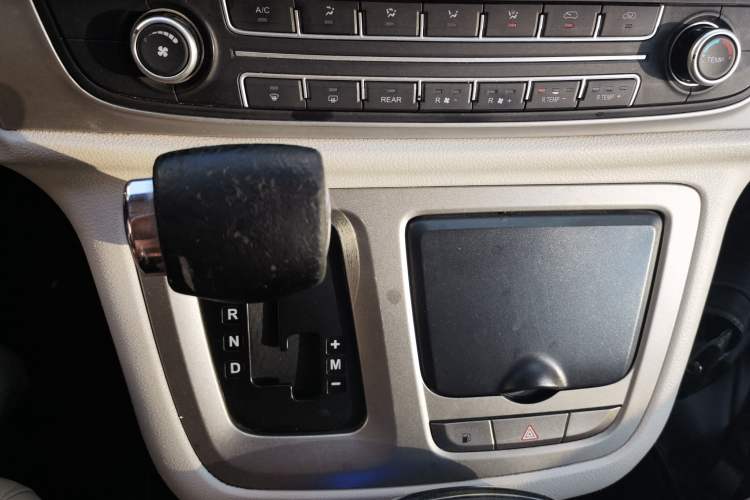 Used SAIC MAXUS G10 2016 2.0T Automatic Elite Edition
