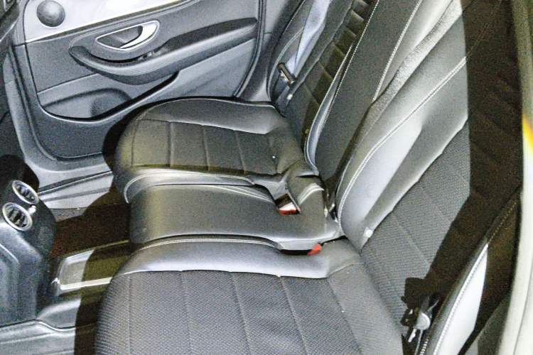 Used Mercedes-Benz E-Class 2018 E 300 L Sport Luxury Edition Left Rear Seat