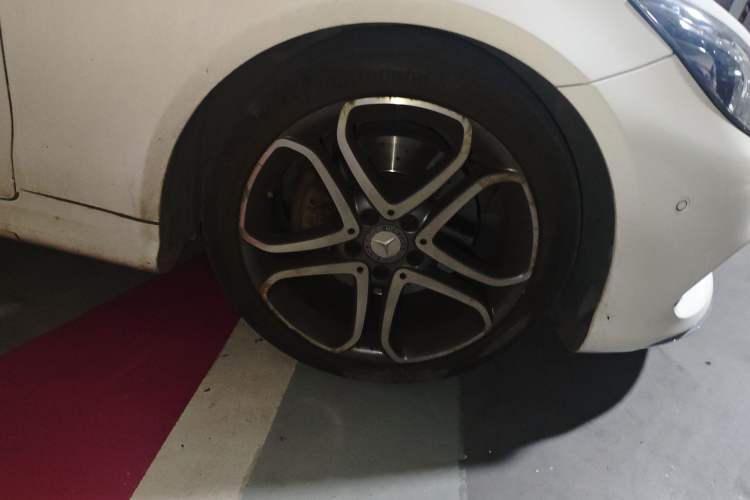 Used Mercedes-Benz E-Class 2014 E 260 Coupe Right Front Wheel Hub