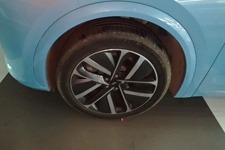 Used Li Auto L7 2024 Ultra Model Left Front Wheel Hub