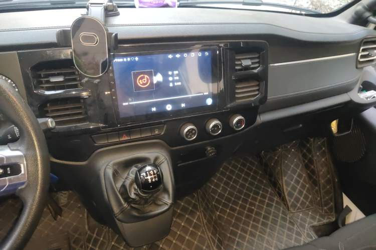 Used JMC Fushun 2023 2.0T Manual Mid-Drive Mid-Roof Commercial Multi-Purpose 7-Seater Passenger Vehicle