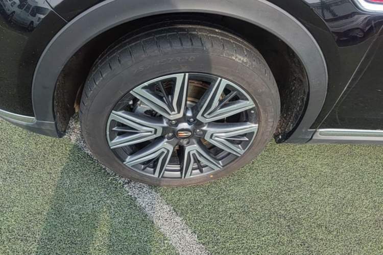 Used Hongqi HS5 2022 Facelifted Version 2.0T Smart Connect Flagship All-Wheel-Drive Edition
