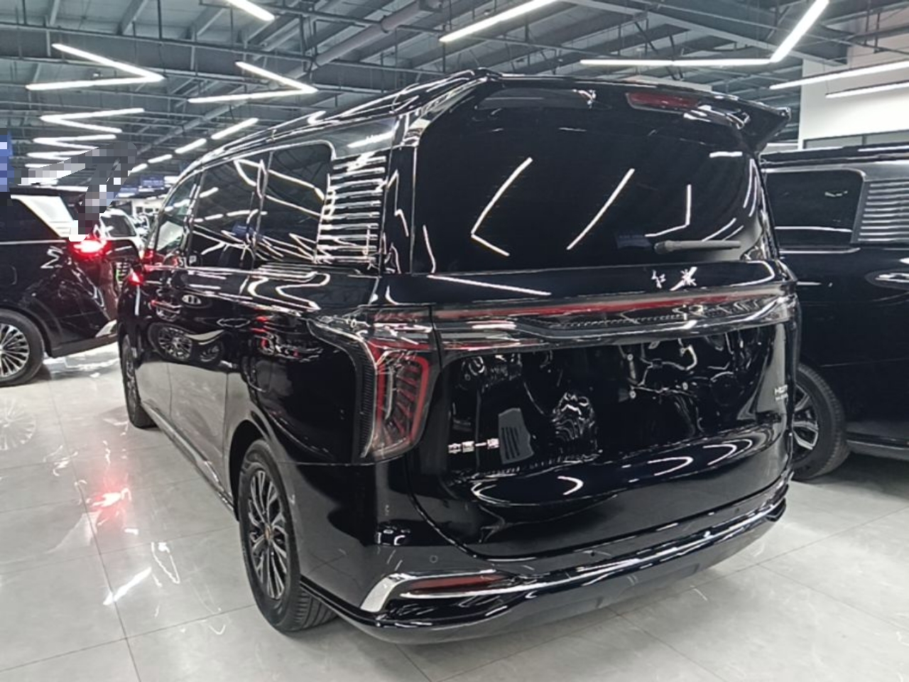 Hongqi HQ9 PHEV 2024 2.0T Four-Wheel Drive Business Edition — снимка 4