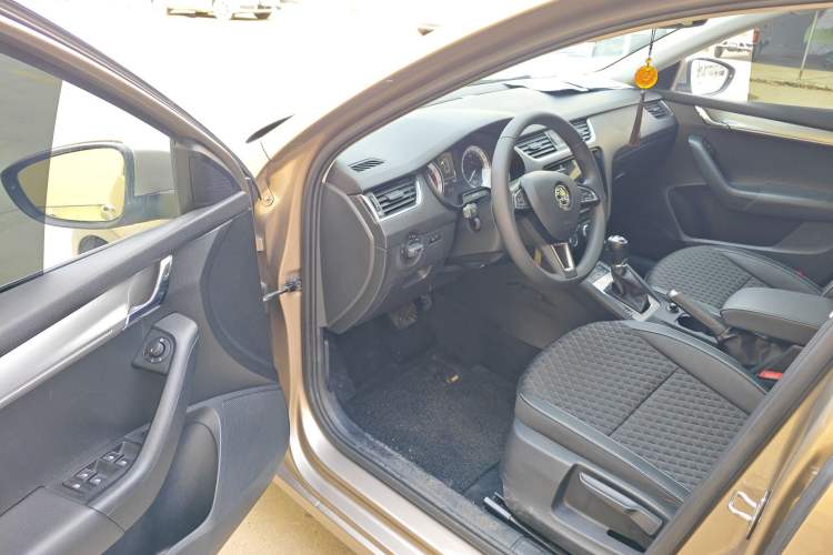 Used Skoda Octavia 2019 1.5L Automatic Luxury Edition Driver Seat