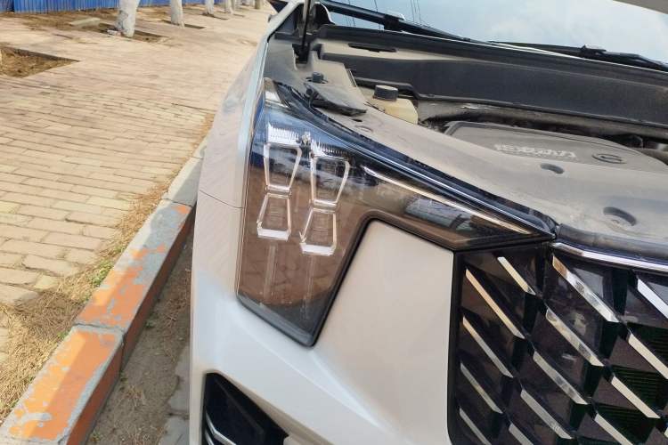 Used GAC Trumpchi GS8 2022 Linghang Series 2.0 TGDI Two-Wheel Drive Luxury Smart Connectivity Version (6 Seats) Right Front Headlight