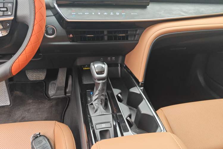 Used Toyota Camry 2026 Model 2.0GVP Luxury Edition Gear Lever