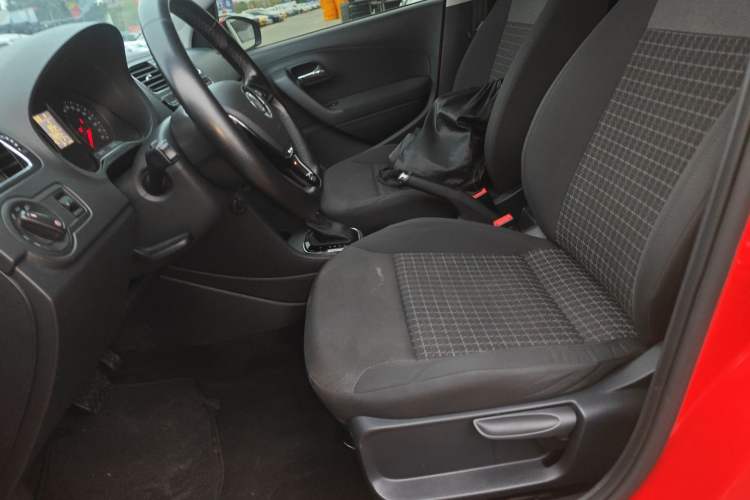 Used Volkswagen Polo 2016 1.6L Automatic Comfort Model
