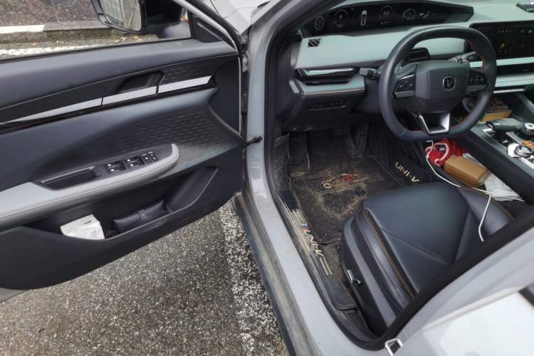 Used CHANGAN UNI-V 2022 1.5T Prestige Version Driver Seat