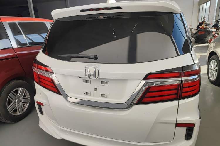 Used Honda Elysion 2016 2.4L Style Edition
