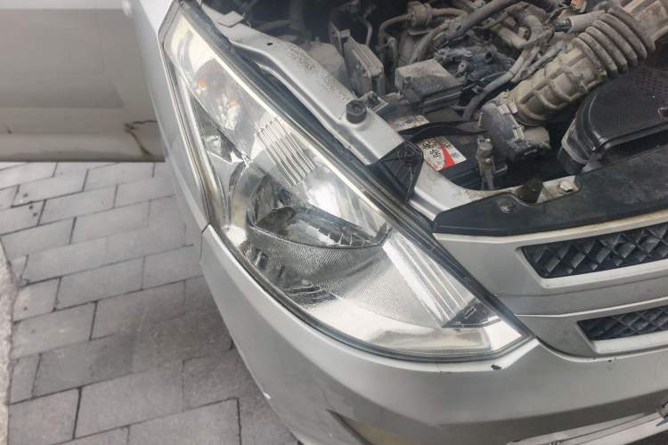 Used Wuling Rongguang V 2016 1.5L Practical Version Right Front Headlight