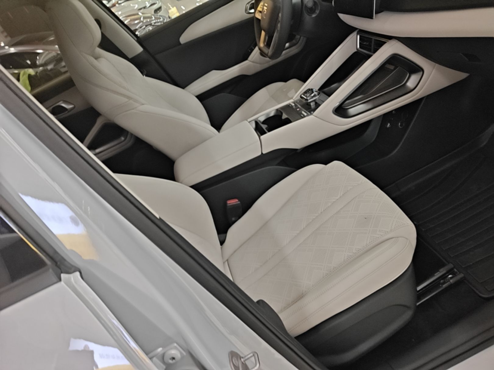 BYD Yuan UP 2024 401 km Active Version — снимка 19
